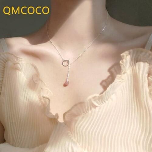 QMCOCO 925 Silver Simple Trendy Design Cat And Strawberry Crystal Necklace For Women Party Gifts Of Romantic Collarbone Chain