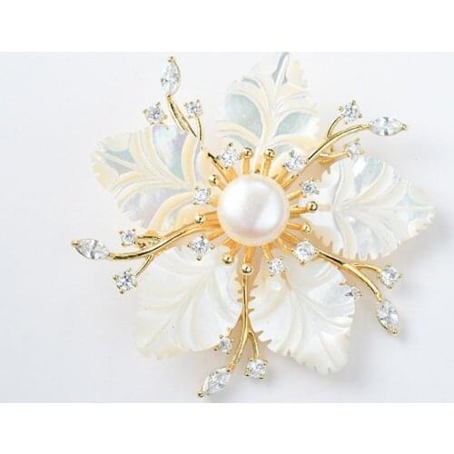 Light Luxury Fashion Ms. Austrian Crystal Jewelry Pearl Brooch Clothing Accessories Temperament Romantic Flower Wedding Broochs