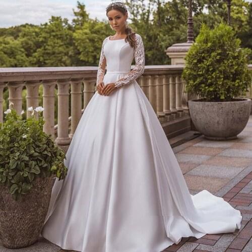 2021 Bohemian Bridal Dresses Scoop Neck Appliqued Satin Ball Gown Wedding Dress Long Sleeves Bridal Gown Robe De Mariee