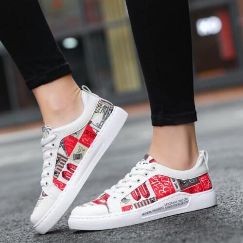 2021 Men Casual Shoes Graffiti Printing Fashion Mens Sports Shoes Lightweight Shoes Men Tennis Sneaker White Soft Sneakers Male
