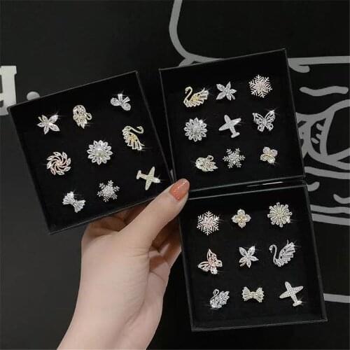 Ins Womens Brooch Butterfly Swan Maple Leaf Safety Lapel Pin Brooch For Scarf Coat Badges Accessories Friends Gifts 2021 Trendy