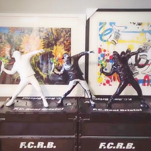 Modern Art Banksy Flower Bomber Resin Figurine England Street Art Sculpture Statue Bomber Polystone Figure Collectible Art