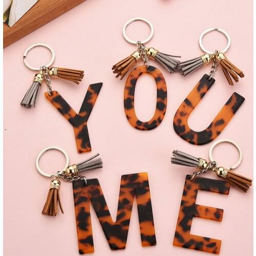 Resin Leopard 26 Letters Keychain A-Z Alphabet Acrylic Acetate Pendant Multicolor Velvet Tassel Key Rings Key Chain Wholesale