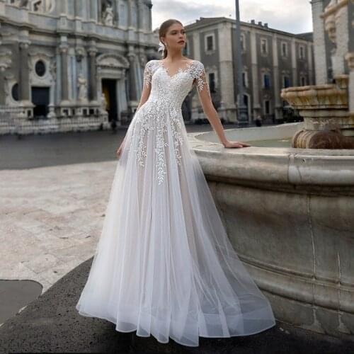 Illusioon A-Line Scoop Neckline Lace Appliques Wedding Dress Hot Sale Long Sleeves Tulle Bridal Gown Plus Size Gowns