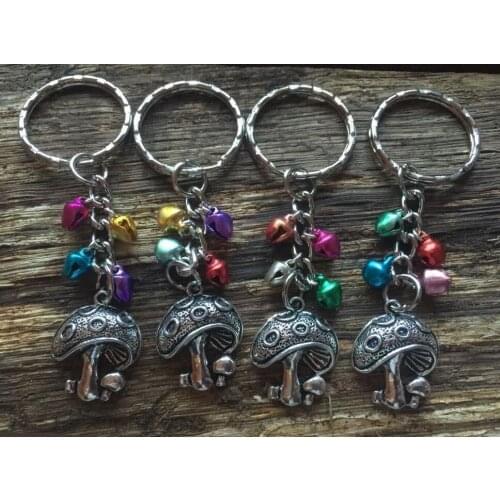 Vintage Jingling Mushroom Key Chain For Keys Car Bag Key Ring Handbag Couple Key Chains Christmas Gifts Crafts Accessories