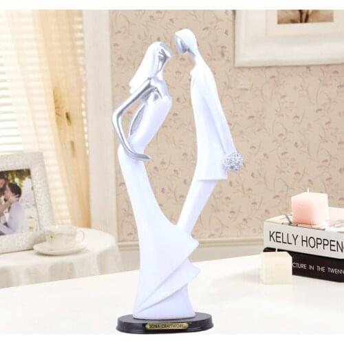 European Ceramic Figure Lovely Couple Decorations Home Furnishing Ornaments Lovely European Creative Birthday Wedding Gift