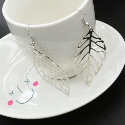 European And American Fashion Simple Metal Forest Metal Leaf Earrings Girl Travel Dating Earrings Earrings Decoration