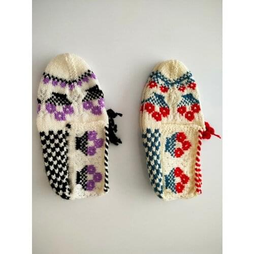 HAND KNIT BOOTIES SOCKS / UNISEX