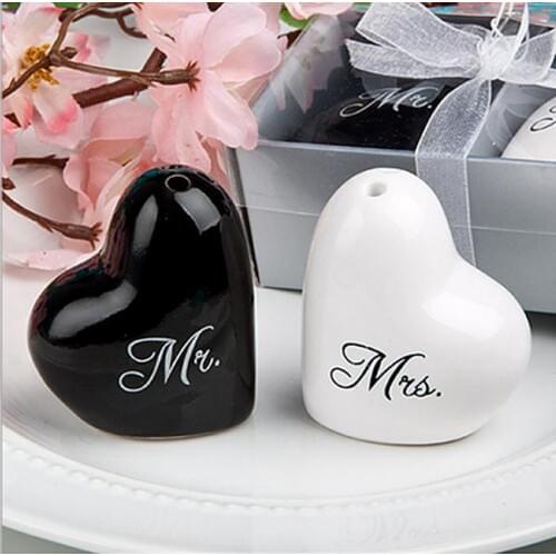 Wholesale 200pcs(100pairs)/lot wedding Favour Heart Shaped Mr. & Mrs.Ceramic Salt and Pepper Shakers wedding souvenirs guests