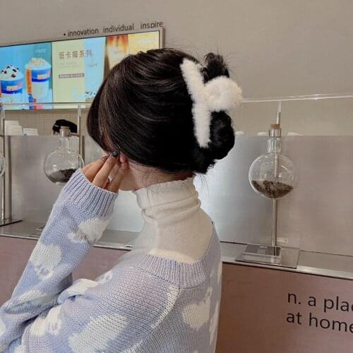 Korean Plush Hair Claws Women Fashion Hair Clips Autumn Winter Hairpins Crabs Clips Faux Fur Combs Clamps Hair Accessories