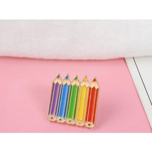 Colored pencil brooch with five colors connected together for student party teacher painters and some people who touch art Gift