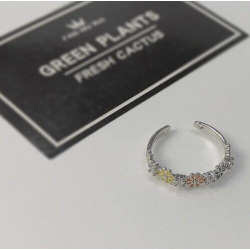 QiLuxy Kroean Flower Daisy Colour Zircon Opening Rings for Women Fashion Adjustable Ring Jewelry Gifts