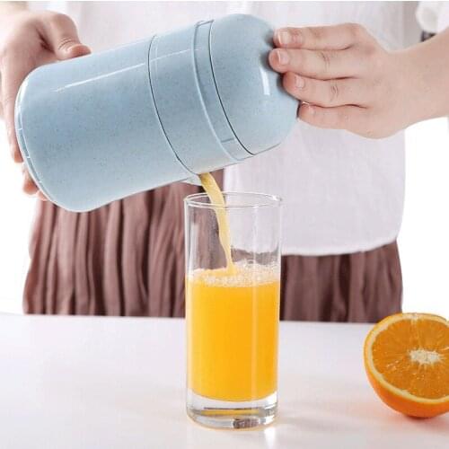 OAPE Simple Mini Squeezer For Lime Orange Lemon Fruit 100% Original Juice Child Healthy Life Potable Manual Citrus Juicer