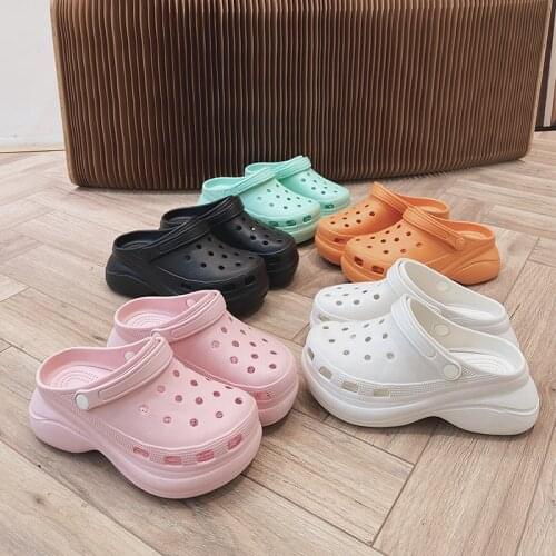 Summer Girl Hole Shoes Flat High Heel Solid Color Baotou Non-open Toe Sponge Cake Garden Beach Shoes Fashion Kids Sandals