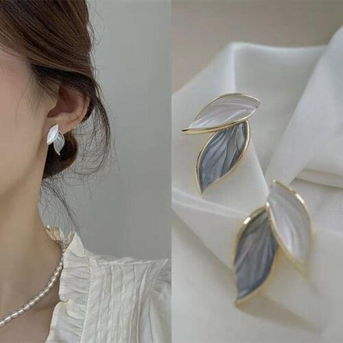 2021 New Arrival Metal Trendy Summer Fresh Lovely Sweet Grey Leaf Dangle Earrings for Women Fashion Metal Jewelry