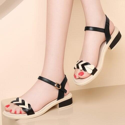 Leather sandals, soft sole, low heel, summer 2021 new style buckle flat shoes, fashion color matching women shoes mid-heel