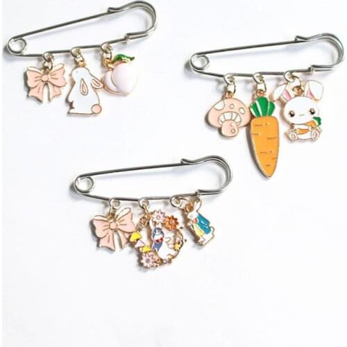 Anima Pendant Pins Cute Cartton Rabbit Radish Brooch for Women Coat Shirt Lapel Pin Fashion Badge Bag Decoration Kid Jewelry