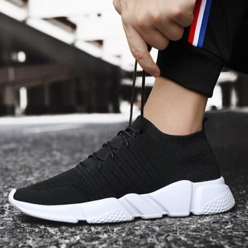 2021 New Men Super Light Running Shoes Slip-on Men Shoes Breathable Outdoor Jogging Walking Sock Sneaker Mens Casual Shoes