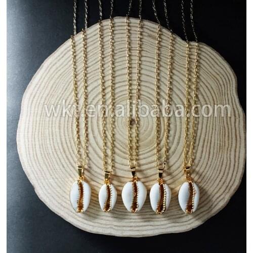 WT-N493 Wholesale Natural Cowrie Shell Tiny Pendant in Gold Trim Necklace Unique Design Fashion Cowrie Shell Necklace Jewelry