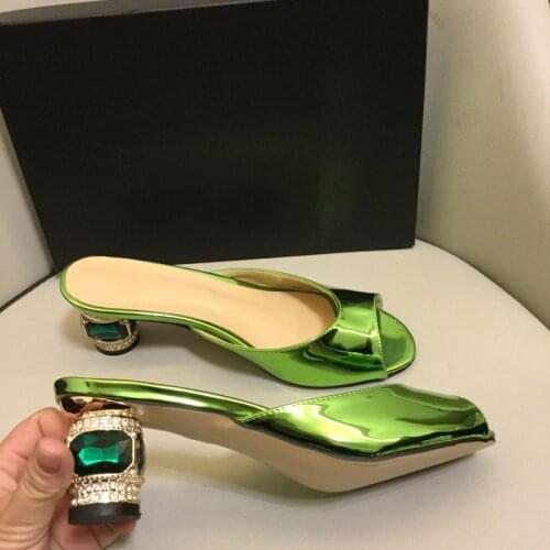 Summer Big Rhinestone Jeweled Med Heels Slipper Sandals Women Shiny Mirror Leather Slingbacks Street Outfit Bling Crystal Shoes