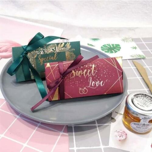 50pcs/Lot New Paper Candy Box Wedding Gift Boxes for Guests Wedding Favors and Gifts Chocolate Box Party Supplier Decoration