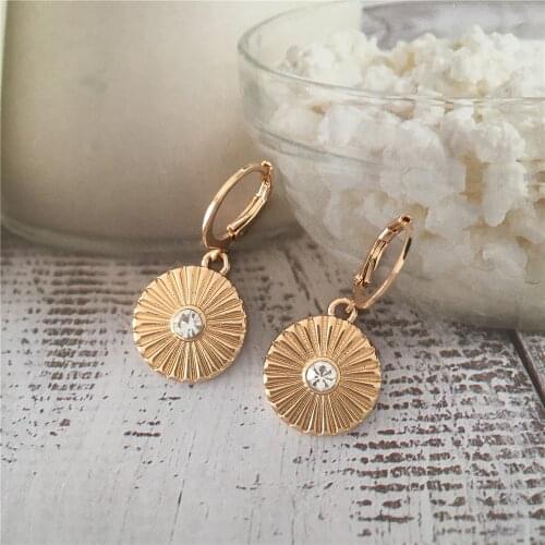 Lovely Cute Gold Color Plating Striple Textured Round Disc with Clear Stone in Center Drop Earrings For Women Elegant Jewelry