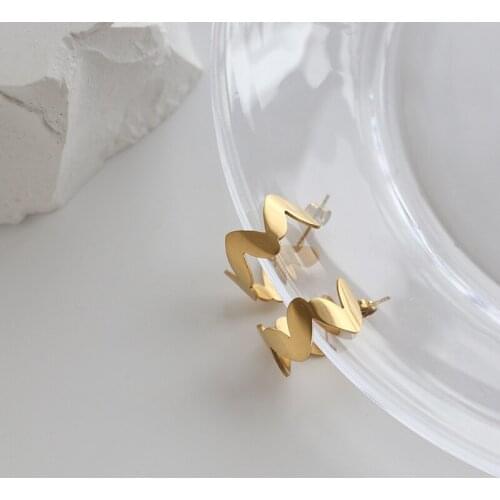 MODAGIRL Dainty Gold Wave Hoop Earrings Stainless Steel Twisted Huggie Hoops Earrings for Women Fashion Jewelry