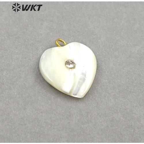 WT-JP093 Natural White Shell Pendant In Heart Shape With Crystal Charm Dainty Handmade Shell Jewelry For Women Pendant Necklace