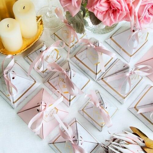 100pcs New Triangular Pyramid Marble style Candy Box Wedding Favors Party Supplies Gift Chocolate Boxes with Ribbon THANKS Table