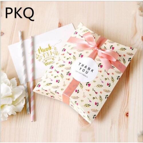New flower Pillow Candy Box Present Pouch small Kraft Paper box Wedding Favors Gift Candy Boxes Christmas Wedding Party Supply