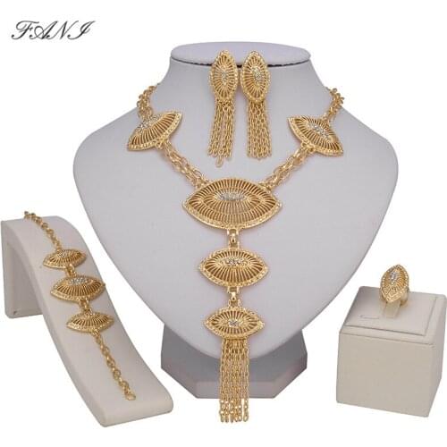 Fani Top Exquisite Dubai Gold Color Jewelry Set Wholesale Design 2018 Nigerian Wedding African Beads Jewelry Set Women Costumer