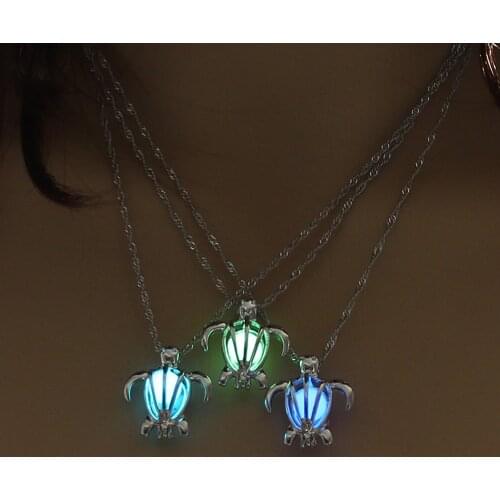 Vintage Luminous Turtle Pendant Neckalce Hollow Mini Cute Tortoise Choker for Women Fashion Chic Clavicle Chain Jewelry