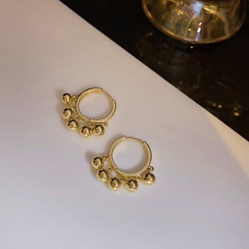 Simple Fashion Small Buckle Earrings for Women Beads Ball Pendant Tassel Hoop Earrings 2021 New Trendy Geometric Jewelry
