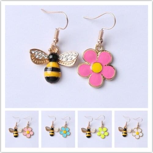 Cute Simplicity Style Daisy Flower Ear Studs bee Earrings Fashion Jewelry Women Girls Gifts