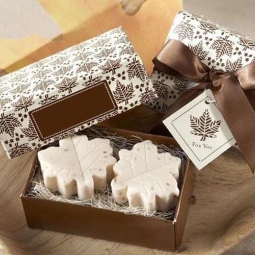 2Pcs Handmade Scented Maples Leaf Bath Bath Face Essential Oil Soap Wedding Souvenir Party Favors Creative Gift with Package Box