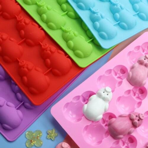 Currently Available Wholesale 12 Even Lying Pig Silica Gel Chocolate Cake Mold XG623