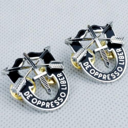 PAIR US SPECIAL FORCES SF HAT PIN MOTTO DE OPPRESSO LIBER METAL BADGE COCKADE