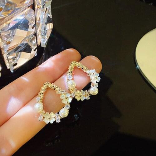 Vintage Flower Water Drop Stud Earrings for Women Girls Korean Fashion Simple Imitation Pearl Earrings Jewelry