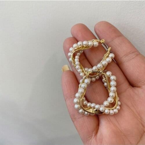 VSnow Luxury Distortion Metal Pearl Huggie Knotted Hoop Earrings for Women French Vintage Beaded Hollow Out Earrings Jewelry New