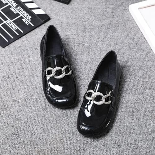 Japanned leather round toe oxfords metal chains flats autumn shoes woman crystal soft bottom moccasins shiny black femme loafers