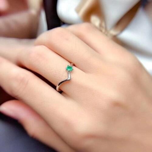 Hot Sale Style Womens Ring 925 Silver Inlaid High Quality Natural Emerald Ring Simple Atmosphere