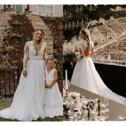 Long Sleeve Wedding Dress V-Neck Floor Length Sexy V-Neck Floor Length Lace Appliques Sweep Train Gorgeous For Women Bridal