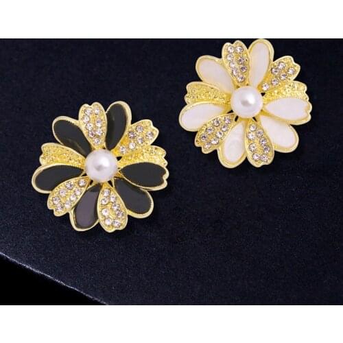 Luxury Rhinestone Flower Enamel Brooches for Women Men Black White Flower Casual Office Pearl Brooch Pins Jewelry Gifts