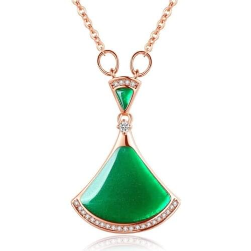 Fashion Scalloped Skirt Shape Green Agate Pendant Necklaces for Women Luxurious Elegant Valentines Day Gift Wedding Jewelry