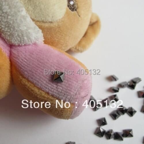 RC-160-3 200pcs/bag 4*4mm Gunmetal Color Sqaure Plastic Spike Stud Nail Art&Cellphone Decoration