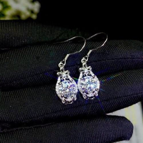 Moissanite Now the worlds most popular jewelry 925 Sterling silver, classic design, girl ear nails, fashion design