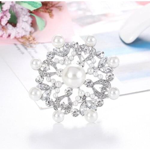 Elegant Big Pearl Crystal Rhinestone Flower Brooches for Women Wedding Bridal Brooch Pin Christmas Gifts Accessories Jewelry