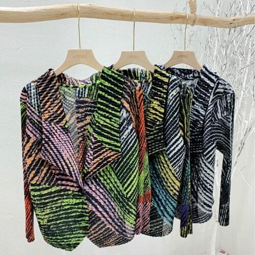 Jacket For Women 45-75kg 2021 Spring New Printed Turn Down Collar Long Sleeved Cardigan Loose Stretch Miyake Pleated Clothes