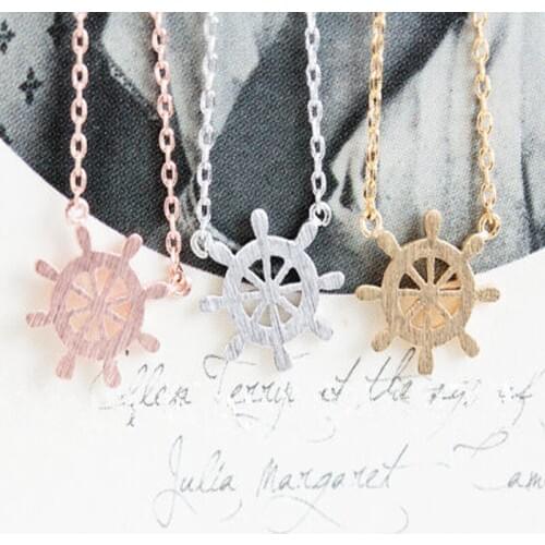 Fashion Rudder Pendant Necklace Gold White Rose Three Color Optional Suitable for Men And Women