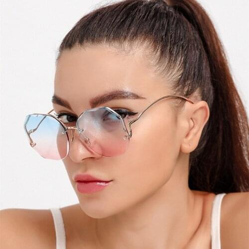 2021 Fashion Tea Gradient Sunglasses Women Ocean Water Cut Trimmed Lens Metal Curved Temples Sun Glasses Female UV400